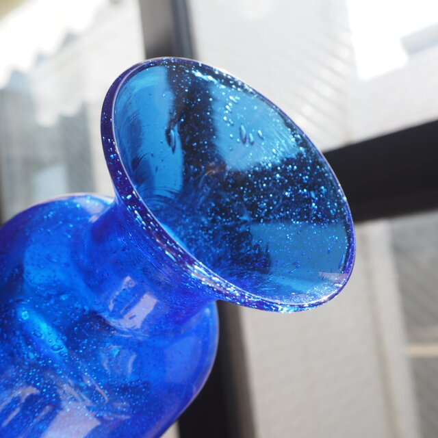 気泡輝く青い花瓶＊北欧＊エリックホグランのフラワーベース｜BODA
