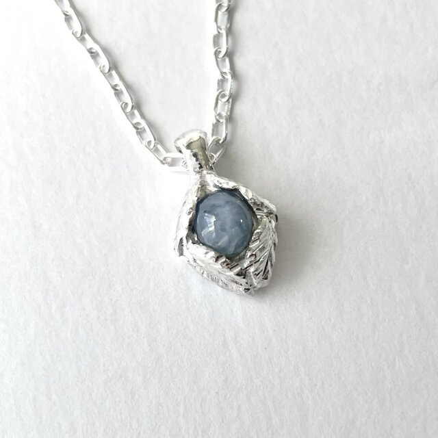 グレースターサファイアのペンダント | iichi 日々の暮らしを心地よく