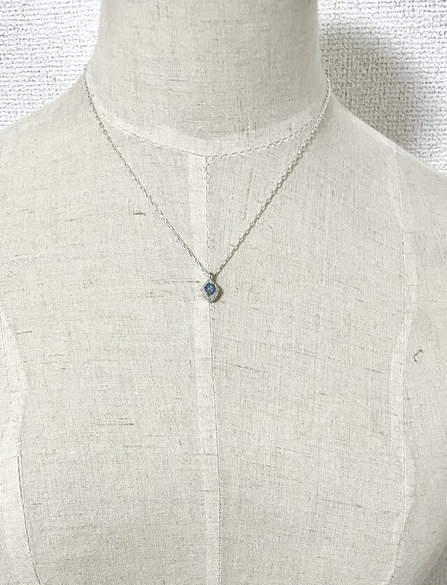 グレースターサファイアのペンダント | iichi 日々の暮らしを心地よく