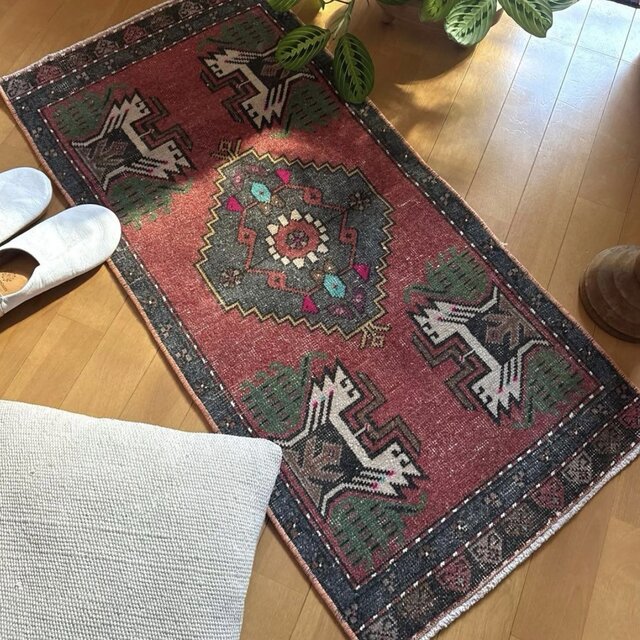 トルコ　ヴィンテージラグ　バーガンディ　メダリオン 48×102 深みある赤茶色×グレイ メダリオン トルコヴィンテージラグ