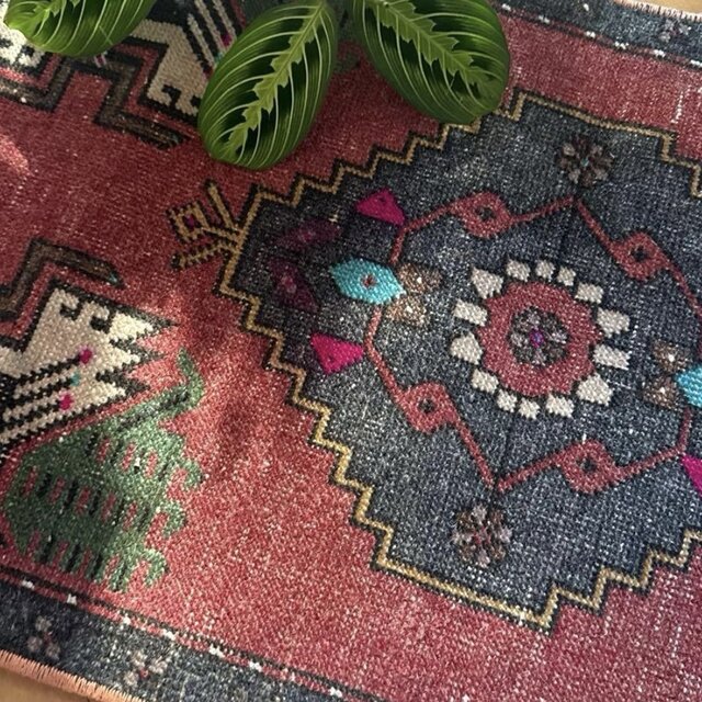 Nana　トルコ　ヴィンテージラグ　赤　メダリオン Nana トルコ ヴィンテージラグ 赤 メダリオン Nana トルコ