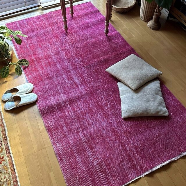 レア106×205ビビッドピンクオーバーダイ　ワンカラー　トルコヴィンテージラグ レア106×205ビビッドピンクオーバーダイ ワンカラー トルコ