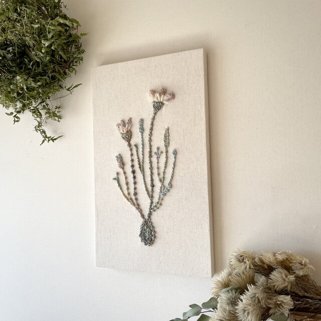 一点もの】『手紡ぎ糸のお花. c'』手刺繍ファブリックパネル | iichi