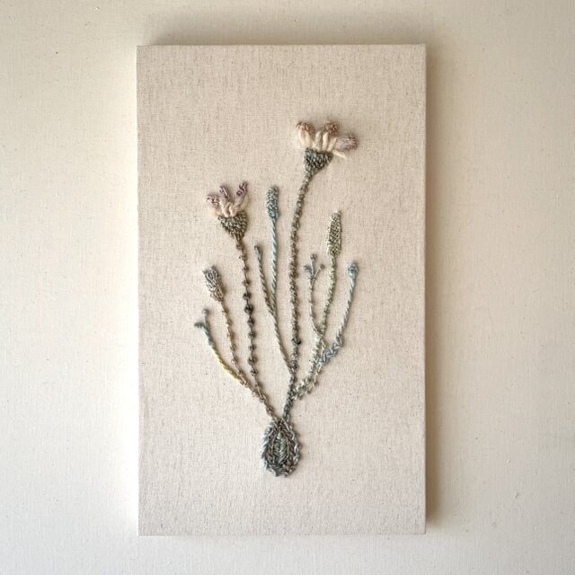 一点もの】『手紡ぎ糸のお花. c'』手刺繍ファブリックパネル | iichi