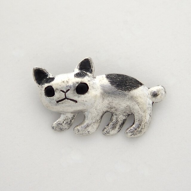 雅な猫 の ブローチ | iichi 日々の暮らしを心地よくするハンドメイド