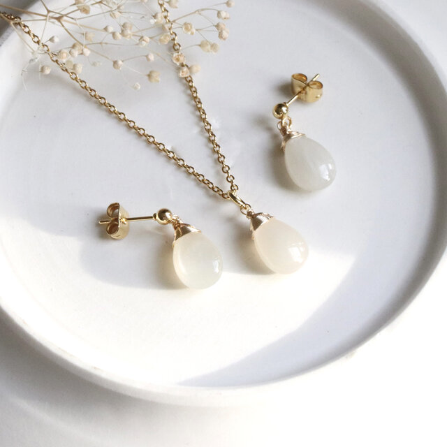 月光のホワイトムーンストーン ピアス＆ネックレスセット｜天然石