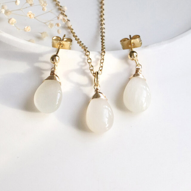 月光のホワイトムーンストーン ピアス＆ネックレスセット｜天然石
