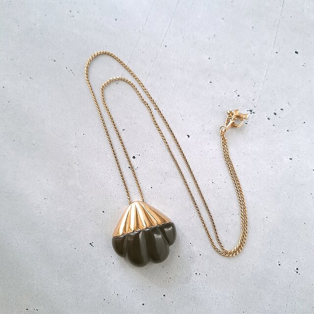 TRIFARI 》 brown lucite shell トリファリ ヴィンテージネックレス