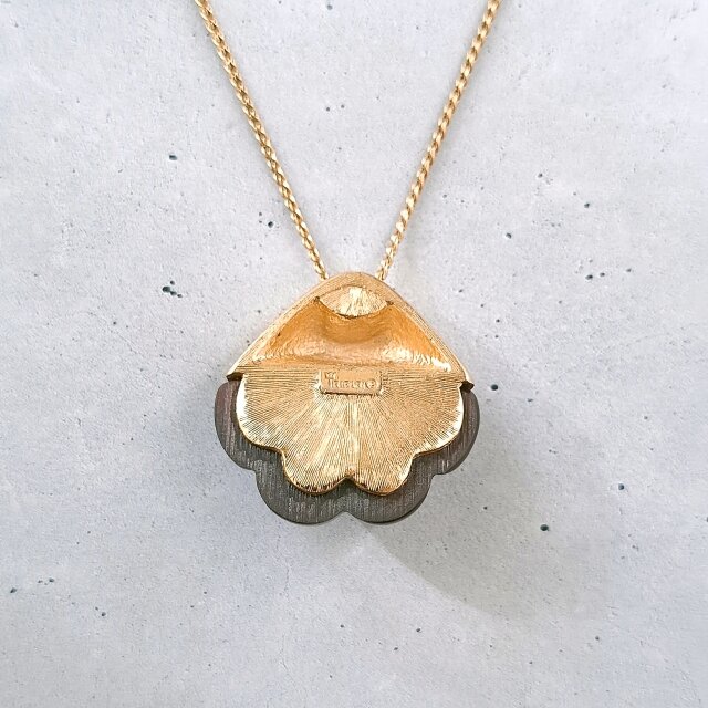 TRIFARI 》 brown lucite shell トリファリ ヴィンテージネックレス