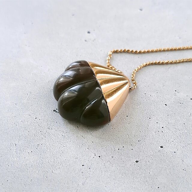 TRIFARI 》 brown lucite shell トリファリ ヴィンテージネックレス