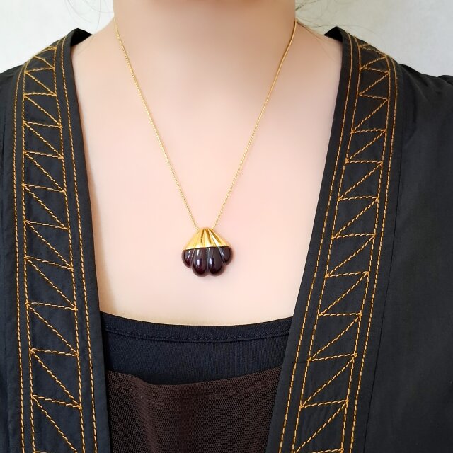 TRIFARI 》 brown lucite shell トリファリ ヴィンテージネックレス