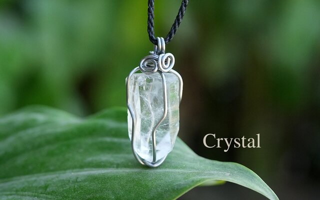 水晶原石☆クリスタル原石 ワイヤーアートネックレス1942 | iichi 日々