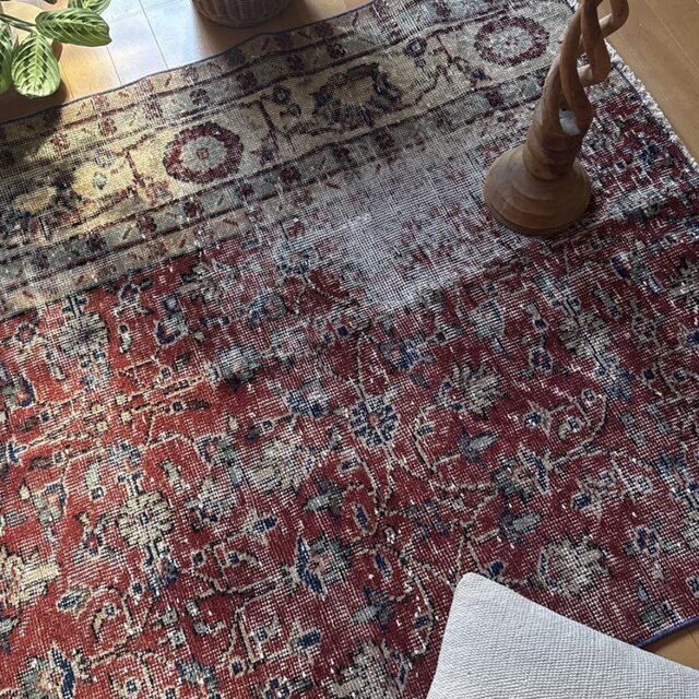 104×154 深みある赤色のボタニカル柄 擦れシャビー トルコヴィンテージ