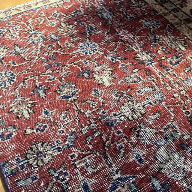104×154 深みある赤色のボタニカル柄 擦れシャビー トルコヴィンテージ