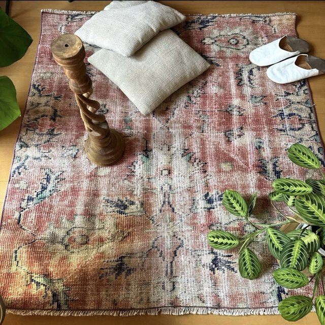 113×123レアな正方形 くすみピンクボタニカル トルコヴィンテージラグ