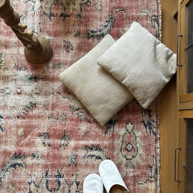 113×123レアな正方形 くすみピンクボタニカル トルコヴィンテージラグ