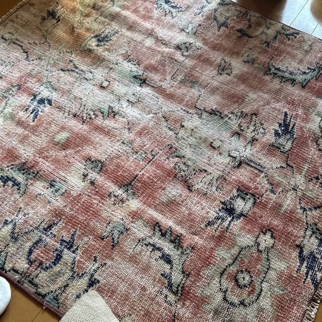 113×123レアな正方形 くすみピンクボタニカル トルコヴィンテージラグ