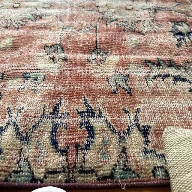 113×123レアな正方形 くすみピンクボタニカル トルコヴィンテージラグ