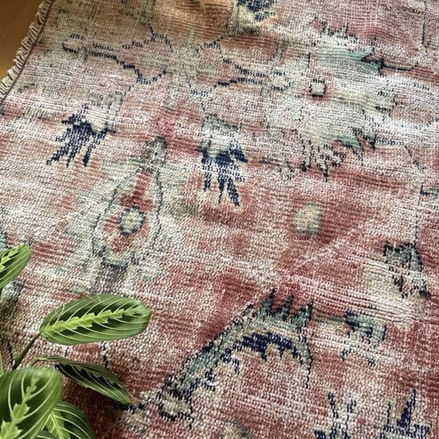 113×123レアな正方形 くすみピンクボタニカル トルコヴィンテージラグ