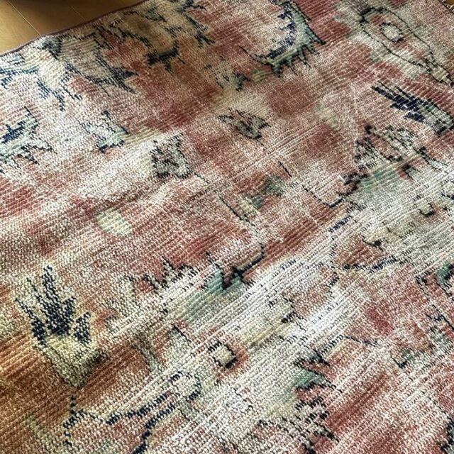 113×123レアな正方形 くすみピンクボタニカル トルコヴィンテージラグ