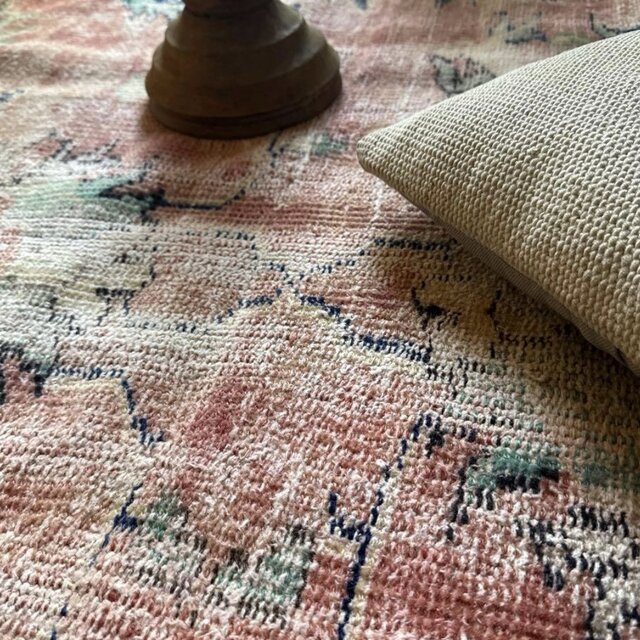 113×123レアな正方形 くすみピンクボタニカル トルコヴィンテージラグ