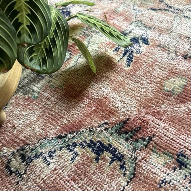 113×123レアな正方形 くすみピンクボタニカル トルコヴィンテージラグ