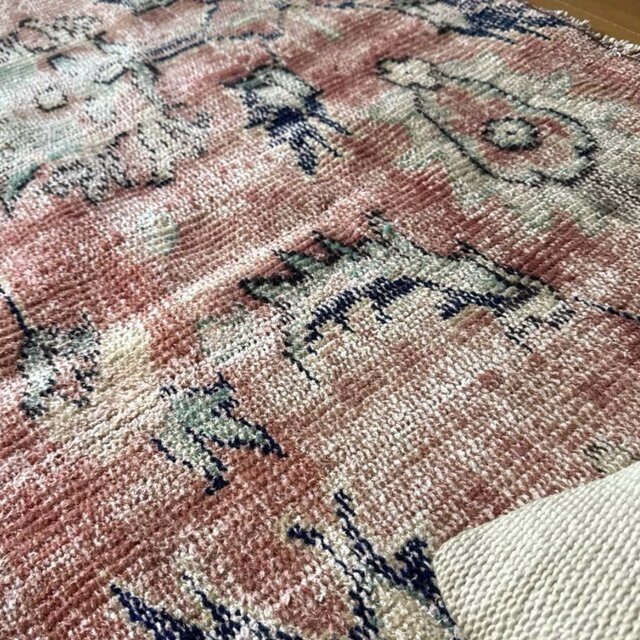 113×123レアな正方形 くすみピンクボタニカル トルコヴィンテージラグ