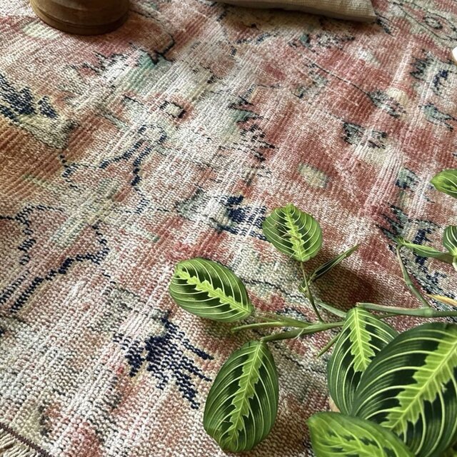 113×123レアな正方形 くすみピンクボタニカル トルコヴィンテージラグ