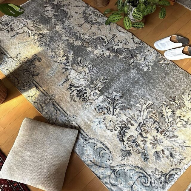 92×180-184グレイカーキ ボタニカル柄 トルコヴィンテージラグ | iichi