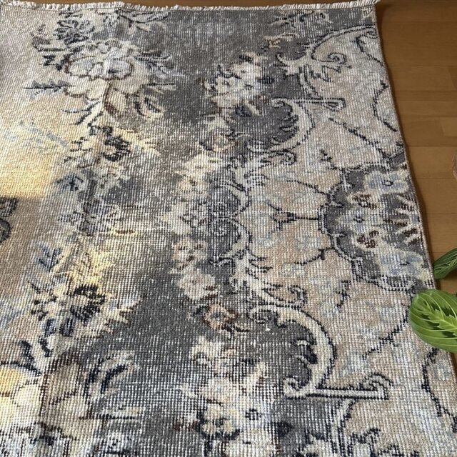 92×180-184グレイカーキ ボタニカル柄 トルコヴィンテージラグ | iichi