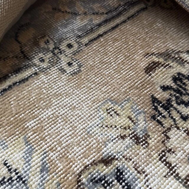 92×180-184グレイカーキ ボタニカル柄 トルコヴィンテージラグ | iichi