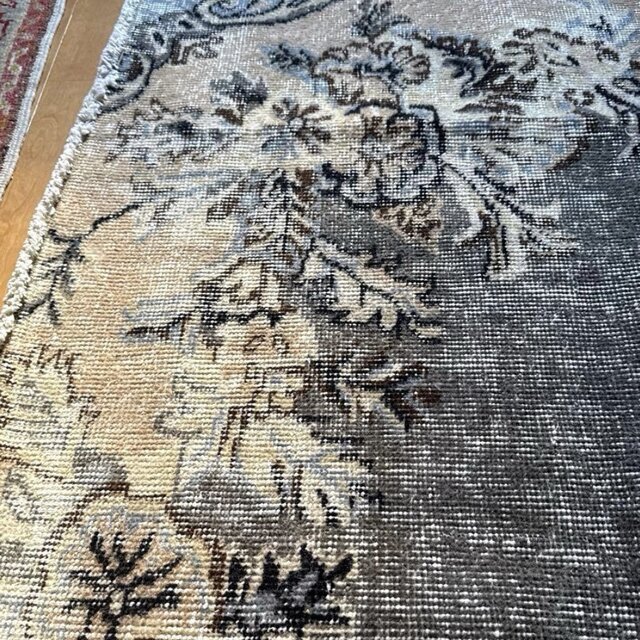 92×180-184グレイカーキ ボタニカル柄 トルコヴィンテージラグ | iichi