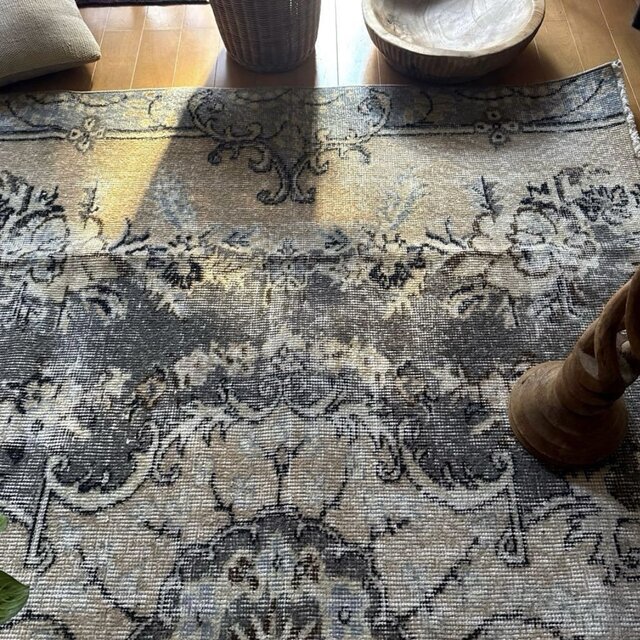 92×180-184グレイカーキ ボタニカル柄 トルコヴィンテージラグ | iichi