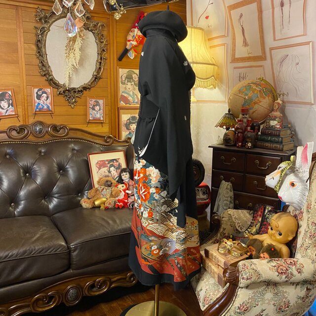 黒留袖 着物 リメイク ワンピース ドレス セミロング 和洋折衷 洗える 化繊 ハンドメイド レトロ 古着 漆黒に浮かぶ、祝福の古典美 TKW-88 黒留袖 着物 リメイク ワンピース ドレス セミロング 和洋折衷 洗える