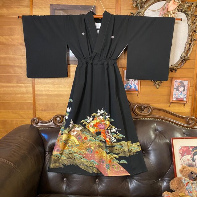 黒留袖 着物 リメイク セミロング ワンピース ドレス 和洋折衷 洗える 化繊 ハンドメイド レトロ 古着 黄金の扇と吉祥文様 TKW-89 黒留袖 着物 リメイク セミロング ワンピース ドレス 和洋折衷 洗える