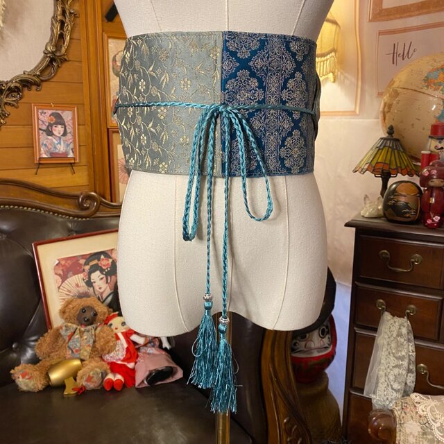 名古屋帯リメイク サッシュベルト 飾り帯 和洋折衷 ウエストマーク ハンドメイド レトロ 古着 LL〜4L 瑠璃色の貴婦人 GOB-31 名古屋帯リメイク サッシュベルト 飾り帯 和洋折衷 ウエストマーク LL