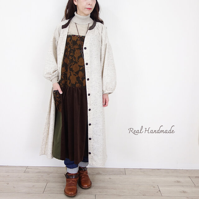 シルエットアートフラワーとブラウンコーデュロイのキャミワンピース