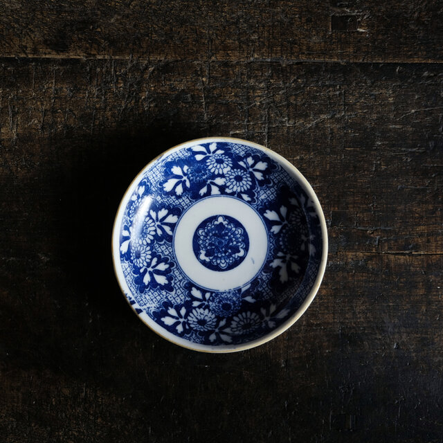 396『白磁 菊皿 小皿』　/骨董品 古美術 アンティーク 古玩 菊尽くし◇時代物 菊文印判皿 骨董・antiques 古道具 丁寧な暮らしに