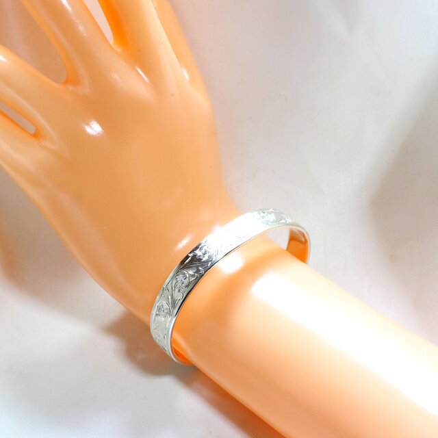 Sv925 手彫り・アラベスク柄バングル 10㎜幅 | iichi 日々の暮らしを