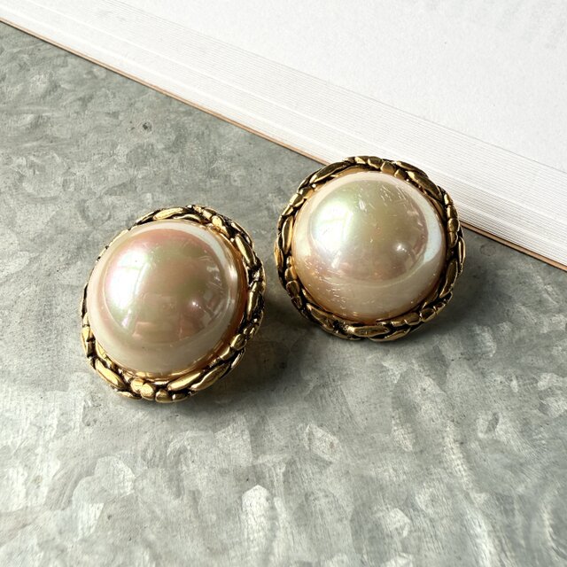 t*p様 古いアクセサリー　まとめ　ヴィンテージ他 Y1211-ヴィンテージイヤリング U.S.A. 1980's Voluminous Faux Pearl