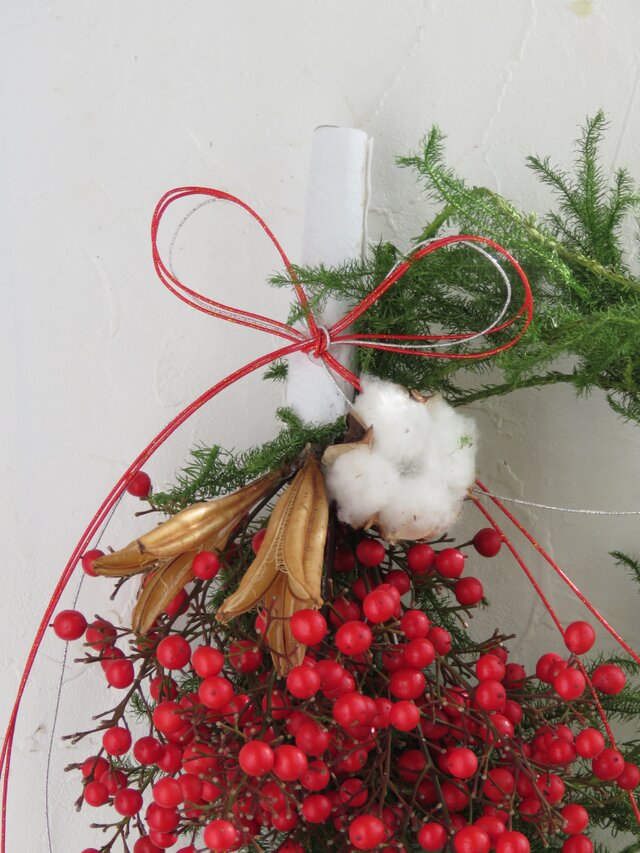 南天とヒカゲノカズラのお正月飾り | iichi 日々の暮らしを心地よく