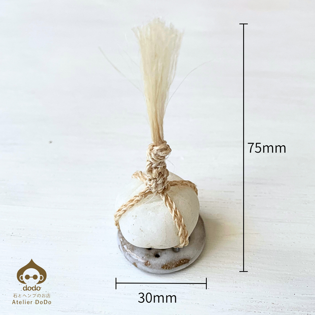 ☆縁起物】おのころ水晶と精麻、陶の台座のミニチュア関守石1 | iichi