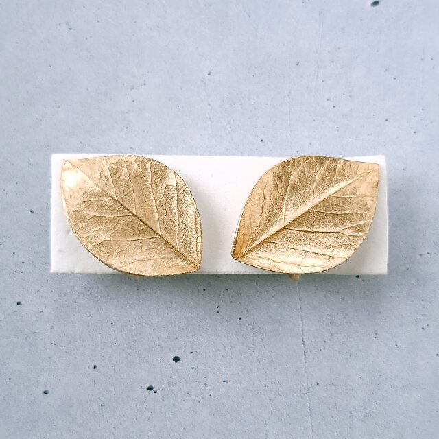 TRIFARI》 gold leaf トリファリ ヴィンテージイヤリング | iichi 日々