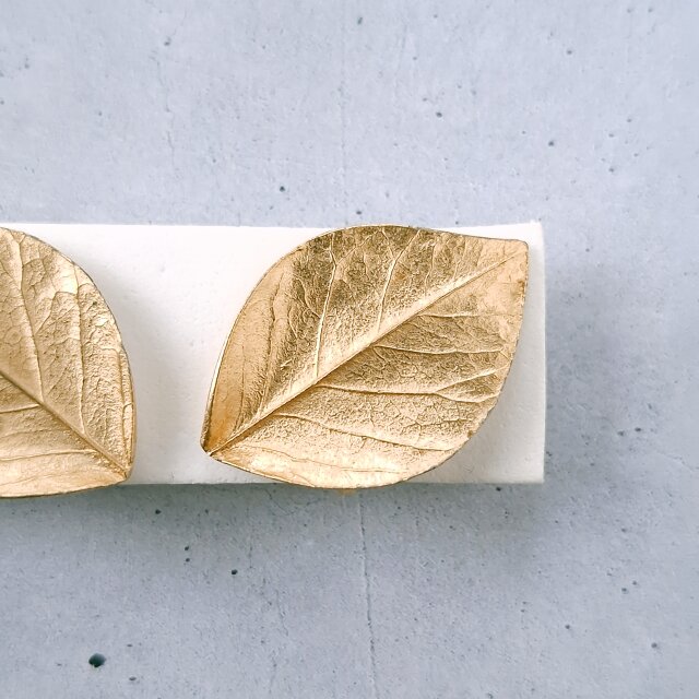 TRIFARI》 gold leaf トリファリ ヴィンテージイヤリング | iichi 日々