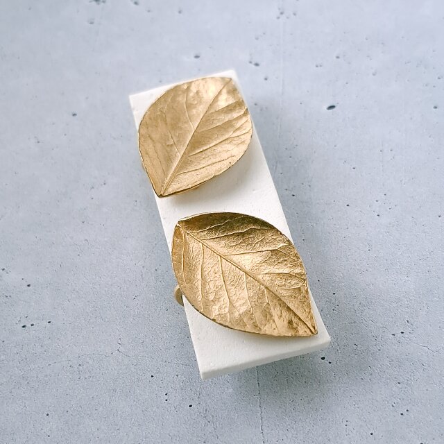 TRIFARI》 gold leaf トリファリ ヴィンテージイヤリング | iichi 日々