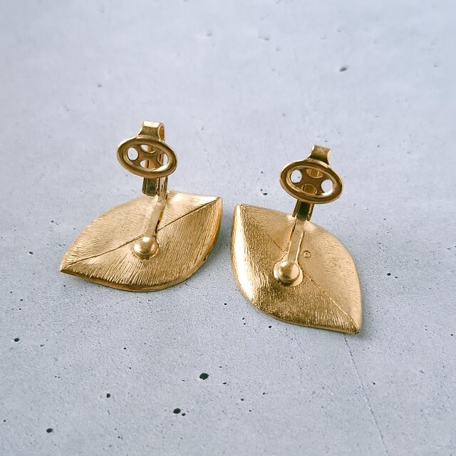 TRIFARI》 gold leaf トリファリ ヴィンテージイヤリング | iichi 日々