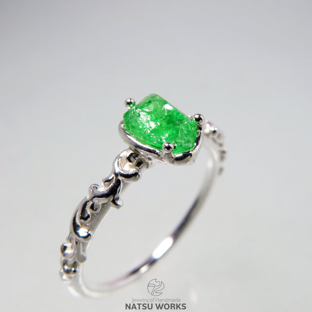 グリーン ガーネット リング / Mint Green Garnet Ring | iichi 日々の