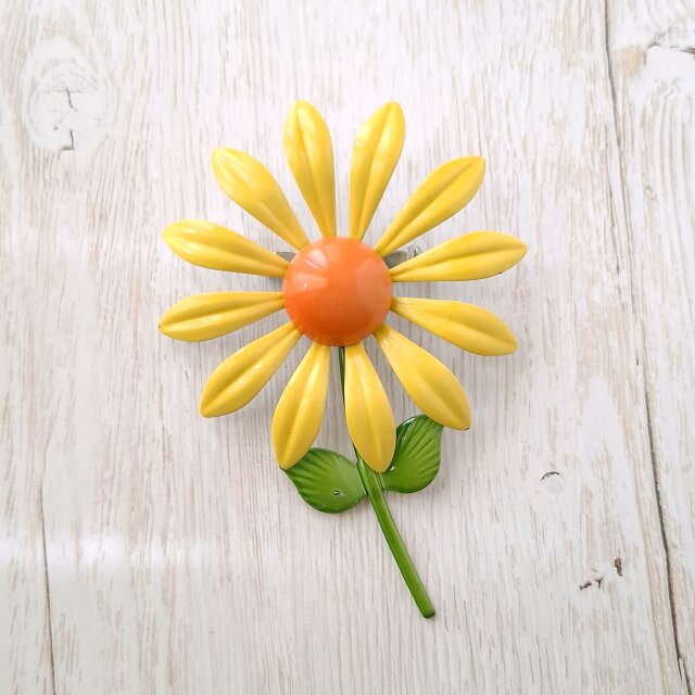 yellow orange enamel flower ヴィンテージブローチ | iichi 日々の