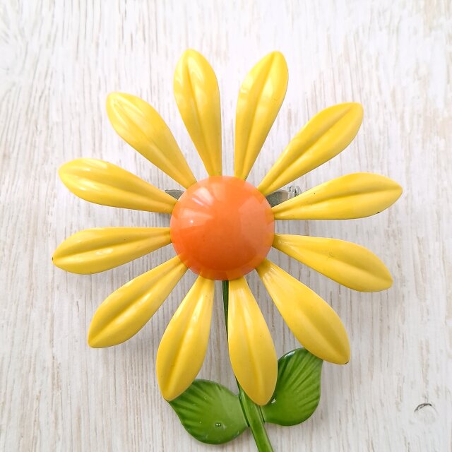 yellow orange enamel flower ヴィンテージブローチ | iichi 日々の
