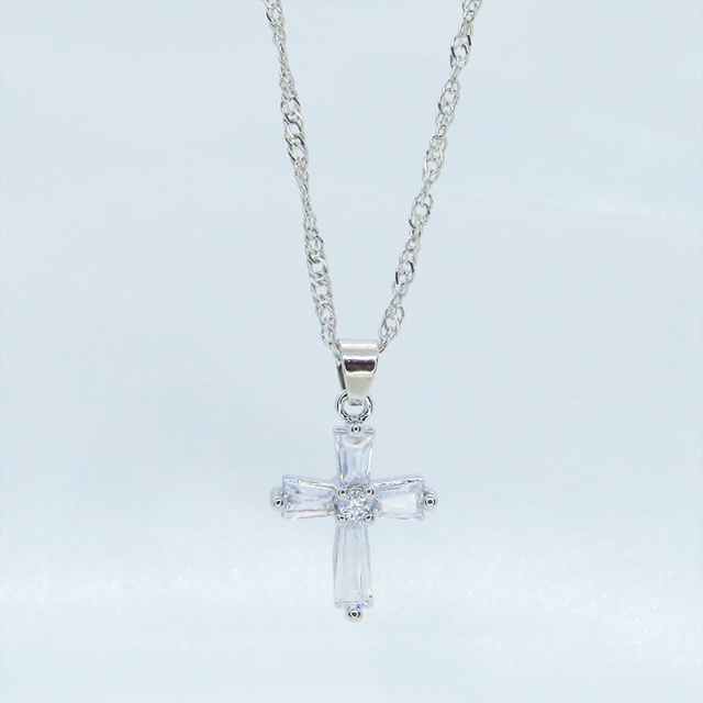 クリアガラスのコンパクトなロザリオチャームのネックレス スクリュー